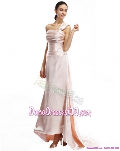 Champagne One Shoulder Ruching Dama Dresses with Brush Train