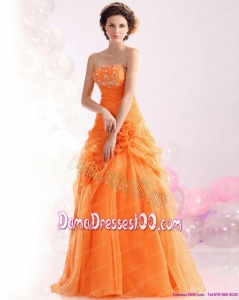 2015 Luxurious Strapless Orange Red Long Dama Dress with Hand Made Flowers and Beading