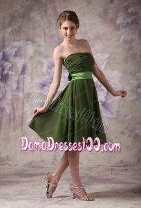 Olive Green Chiffon Strapless Short Cheap Dama Dres with Sashes