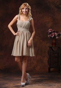 Grey Knee-length Quince Dama Dresses with Ruched Top and Straps