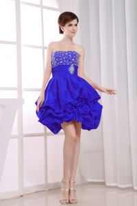 A-Line Strapless Royal Blue Beading Prom Dresses For Dama with Pick-ups