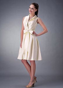 Light Yellow V-neck A-line Ruching and Bow Party Dama Dress