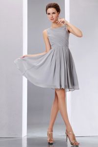 Scoop Knee-length Grey Chiffon Dama Quinces Dresses Ruched