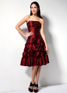 Knee-length A-line Burgundy Prom Damas Dress with Pick-ups