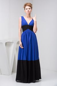 Floor-length V-neck Blue and Black Party Dama Dress with Pleats