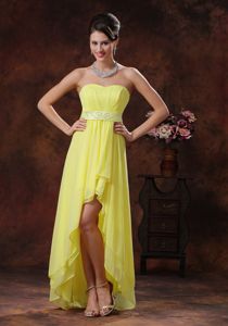 Light Yellow High-low 15 Dresses For Damas with Beaded Belt