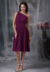 Ruched One Shoulder Knee-length Purple Party Dama Dress