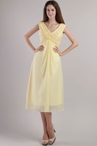 Straps V-neck and Ruching Damas Dresses for Quince in Light Yellow