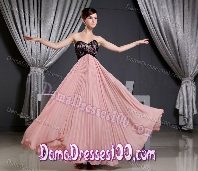 Pink with Black Lace Sweetheart Quinceanera Dama Dresses with Pleats