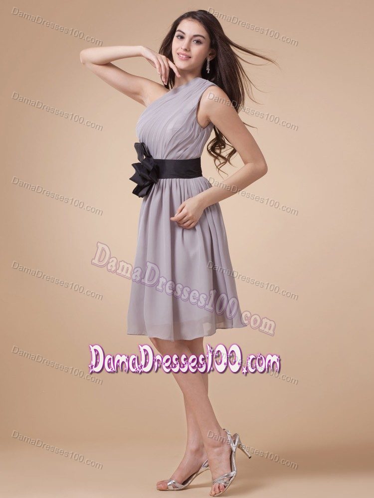 One Shoulder Ruched Dama Quinceanera Dresses with Black Sash