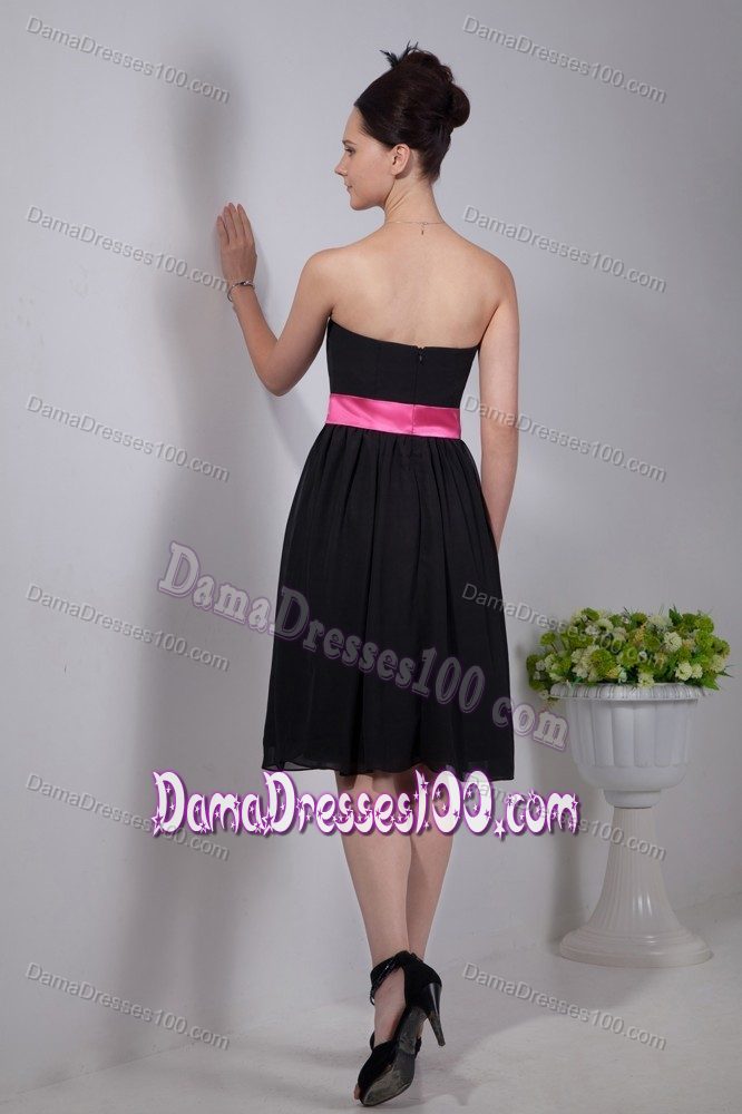 Strapless Knee-length Quince Dama Dresses in Black with Pink Sash
