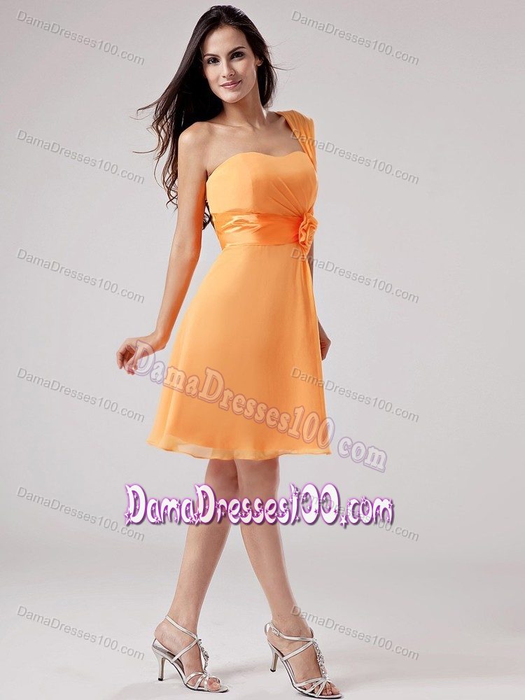 Orange Red One Shoulder Quinceanera Dama Dresses with Sash and Ruche
