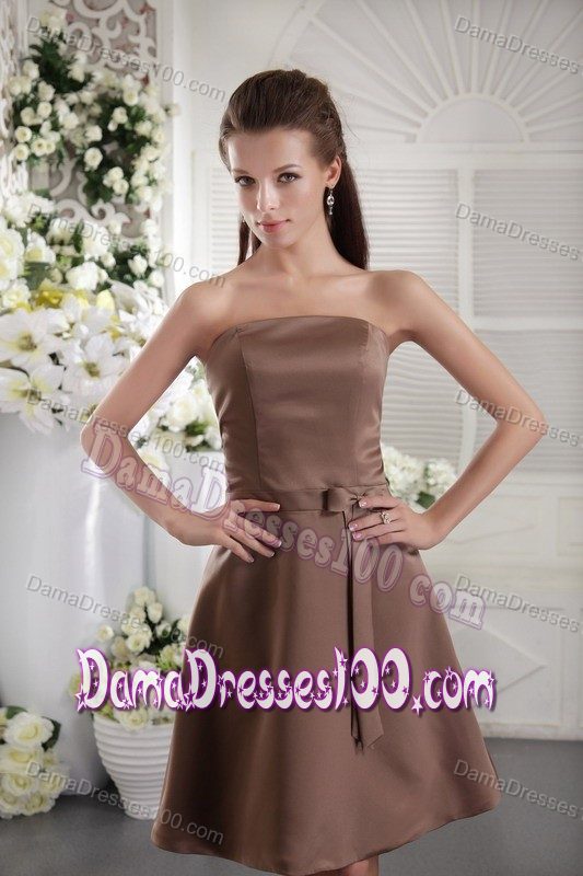 Brown Empire Strapless Dama Dress with Bow to Knee-length