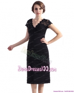 2015 Cap Sleeves Black Short Dama Dresses with Beading and Ruching