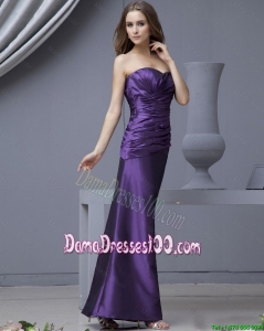 2016 Perfect Sweetheart Column Ruching Dama Dresses in Purple