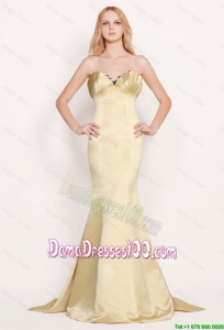 Latest Mermaid Sweetheart Gold Dama Dresses with Brush Train