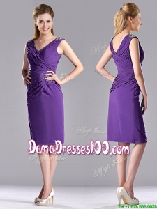 Cheap Column V Neck Knee-length Short Dama Dress in Purple