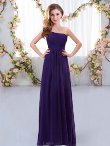 One Shoulder Sleeveless Quinceanera Dama Dress Floor Length Ruching Purple Chiffon