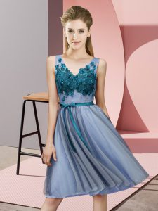 Blue Tulle Lace Up V-neck Sleeveless Knee Length Dama Dress for Quinceanera Appliques