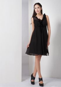 A-line V-neck Knee-length Chiffon Little Black Quinceanera Dama Dress