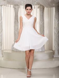 Simple Style V-neck White Short Quinceanera Dama Dress on Sale