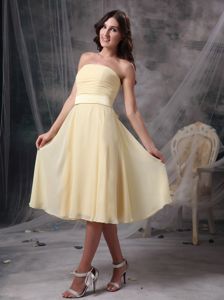 Light Yellow Strapless Empire Ruches Tea-length Dama Dress