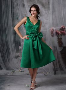 Knee-length V-neck Bowknot Dark Green Taffeta Prom Dama Dress