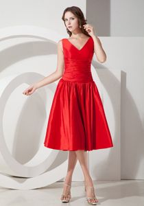 Tea-length V-neck Ruched Taffeta Red Dama Dresses for Quinceanera