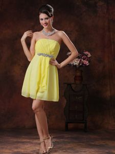 Light Yellow Dama Dress for Quinceaneras with Beaded and Ruched