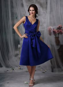 A-line Royal Blue V-neck Dama Dress in Tea-length with Bowknot