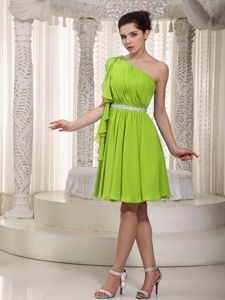 Most Popular One Shoulder Ruched Dama Dress in Yellow Green
