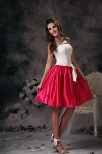 New White and Hot Pink Short Dama Dress with Straps and Straps